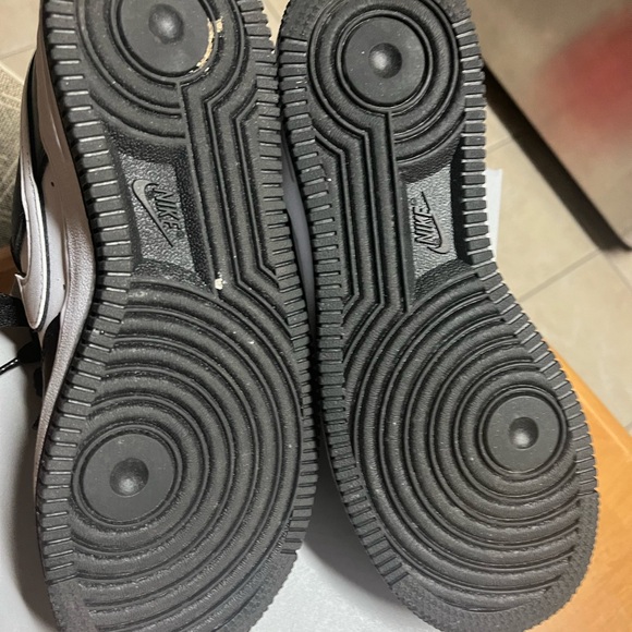 50% OFF from 100!!! Nike Kids 3.5Y Black and White Air Force 1 Sneakers (NEW) - Picture 5 of 9